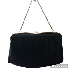 Vintage 1960’s Small black evening handbag w/sliver chain & gold kiss lock clasp
